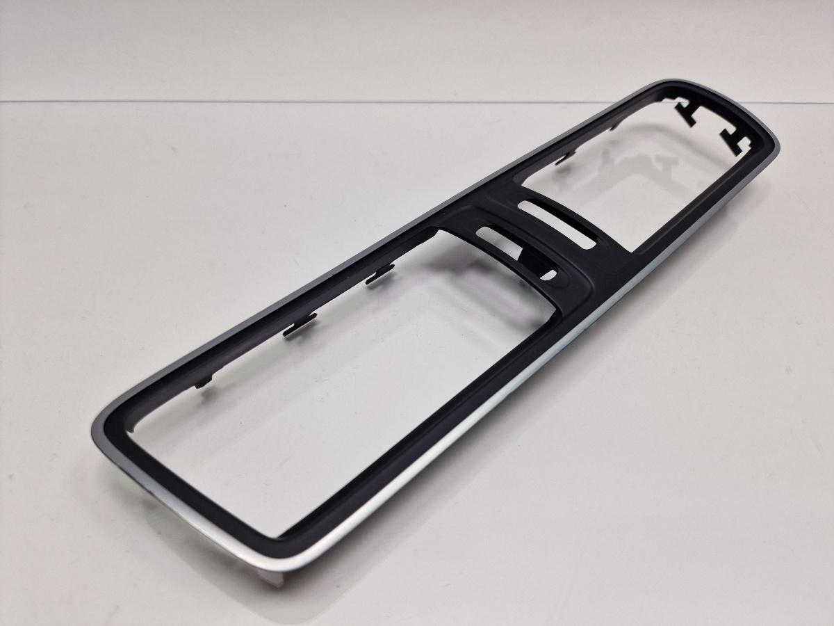Rama grila ventilatie centrala VOLKSWAGEN PASSAT 362 2010 - 2014 2.0 TDI CFFB 3AC819728A
