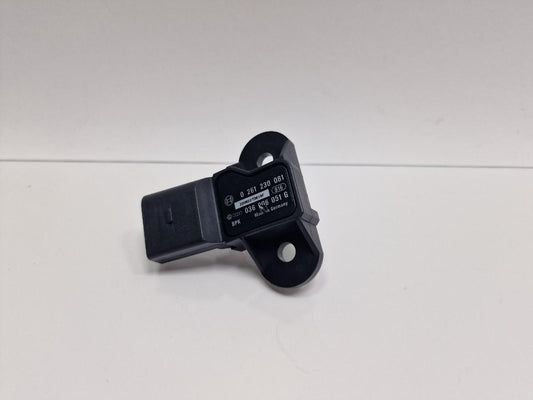 Senzor de presiune aer AUDI Q5 8RB 2008 -> 2.0 TDI quattro CAHA, CGLB, CMGA BOSCH 0261230081 036906051G