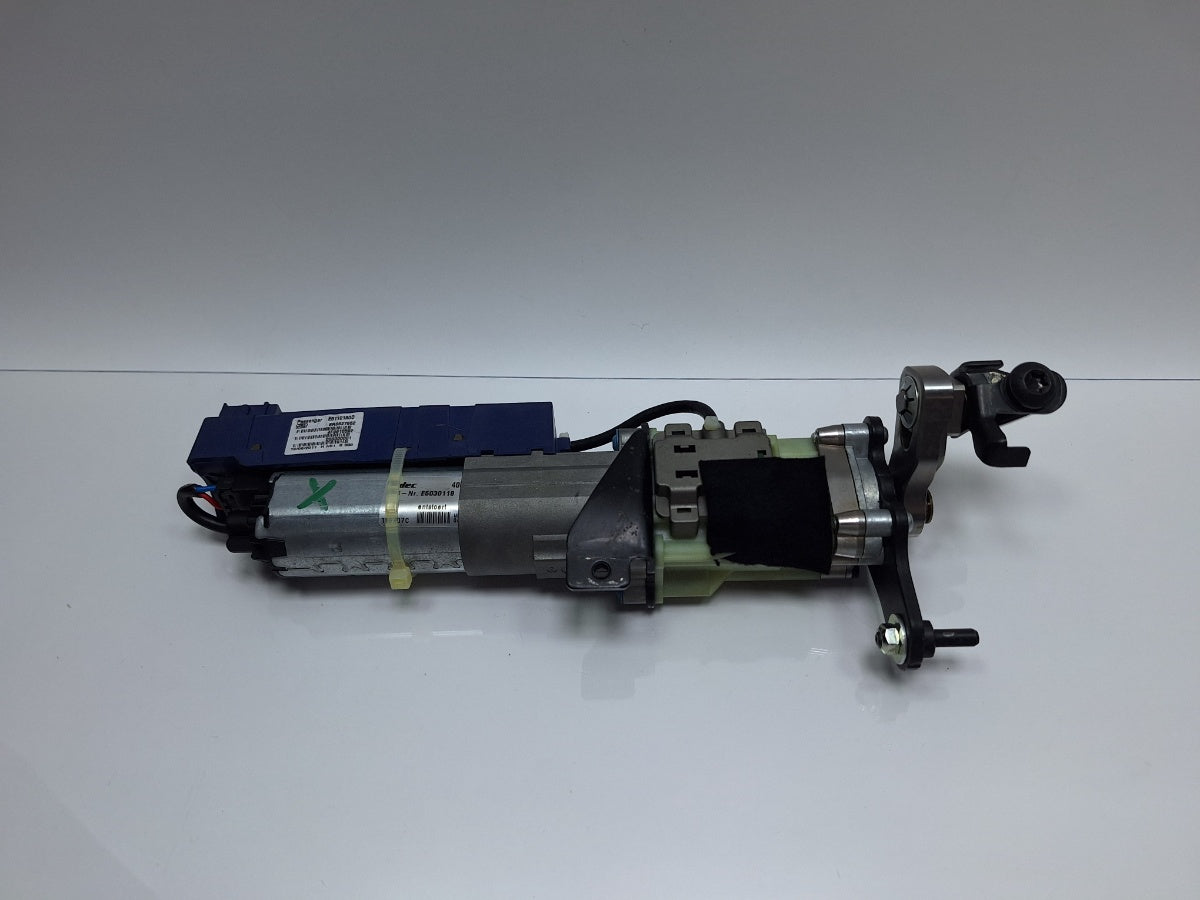 Motor ridicare hayon/portbagaj dreapta AUDI Q5 8RB 2008 -> 2.0 TDI quattro CAHA, CGLB, CMGA 8R0827852