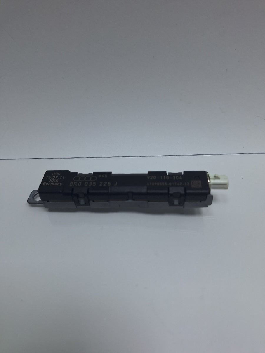 Amplificator semnal antena AUDI Q5 8RB 2008 -> 2.0 TDI quattro CAHA, CGLB, CMGA 8R0035225J