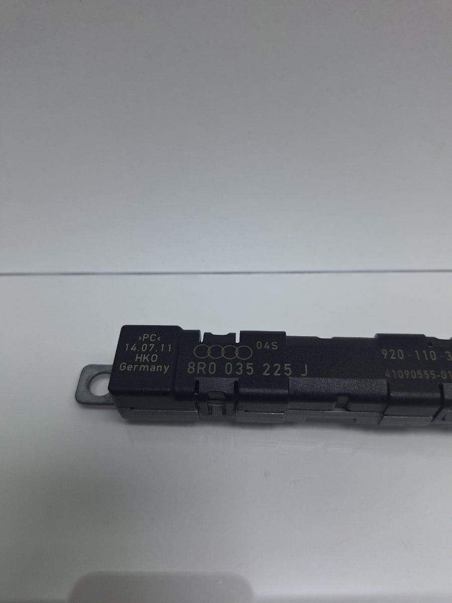 Amplificator semnal antena AUDI Q5 8RB 2008 -> 2.0 TDI quattro CAHA, CGLB, CMGA 8R0035225J