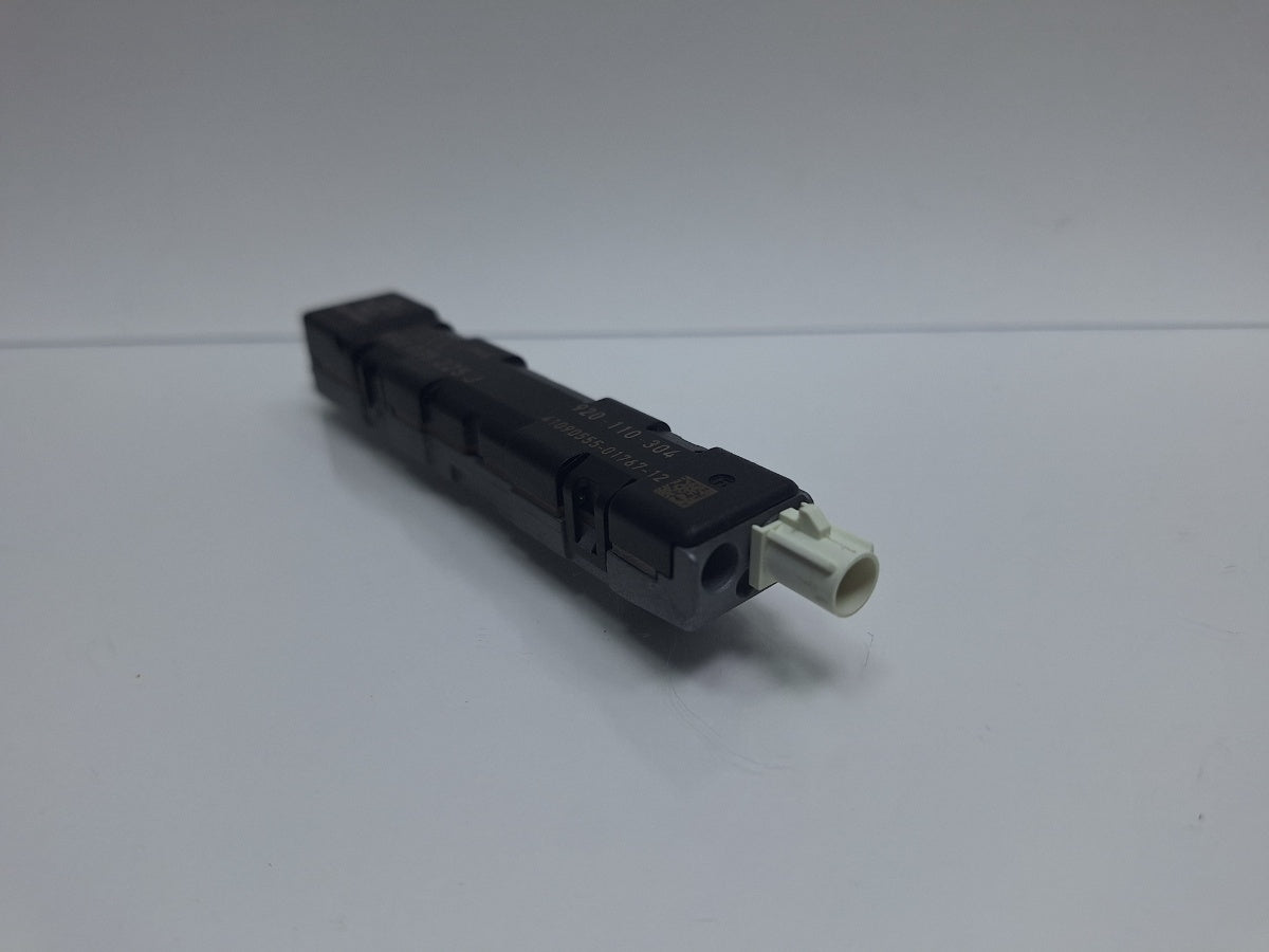 Amplificator semnal antena AUDI Q5 8RB 2008 -> 2.0 TDI quattro CAHA, CGLB, CMGA 8R0035225J