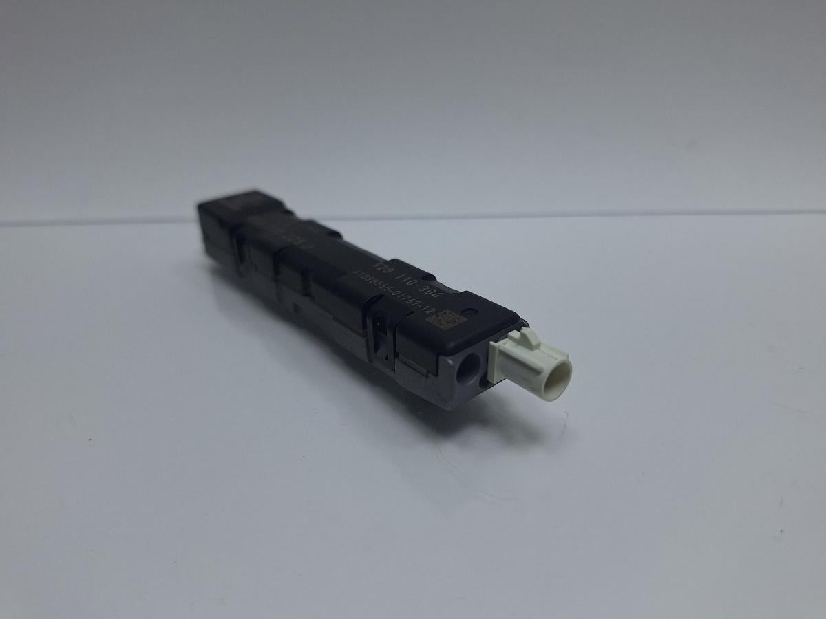 Amplificator semnal antena AUDI Q5 8RB 2008 -> 2.0 TDI quattro CAHA, CGLB, CMGA 8R0035225J