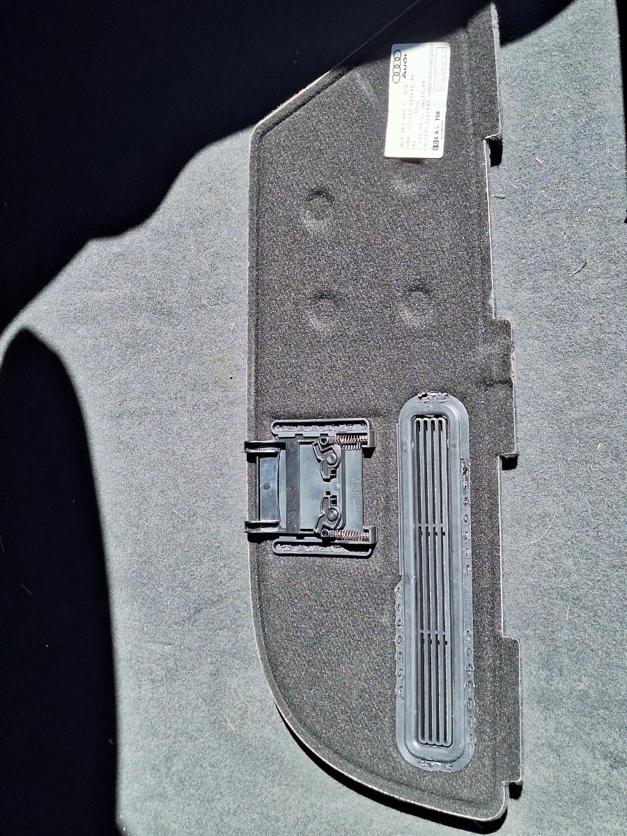Capac panou capitonaj lateral portbagaj dreapta spate AUDI A3 8L1 1996 - 2006 1.9 TDI ASZ 8L0863990A