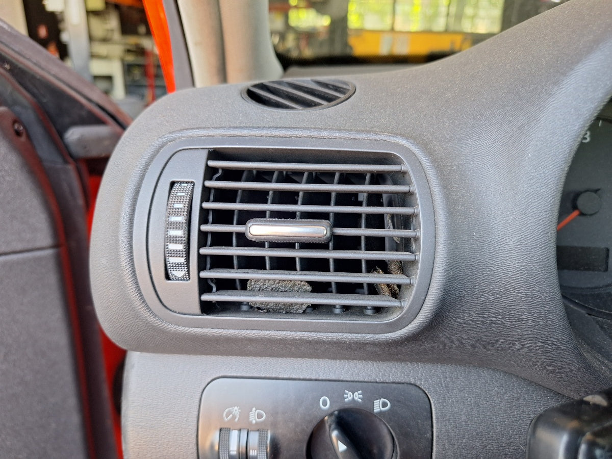 Grila de ventilatie laterala panou de bord stanga AUDI A3 8L1 1996 - 2006 1.9 TDI ASZ