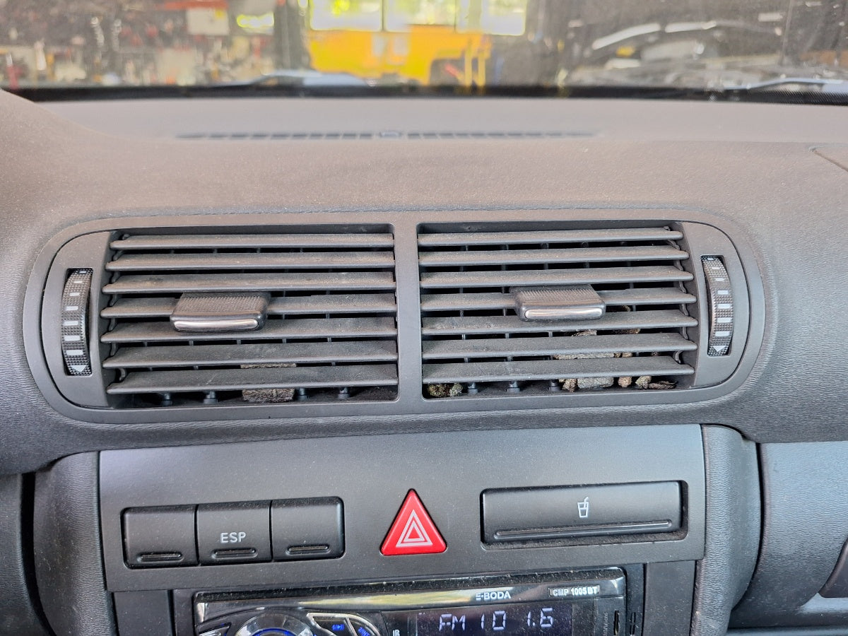 Grila de ventilatie bord centrala AUDI A3 8L1 1996 - 2006 1.9 TDI ASZ