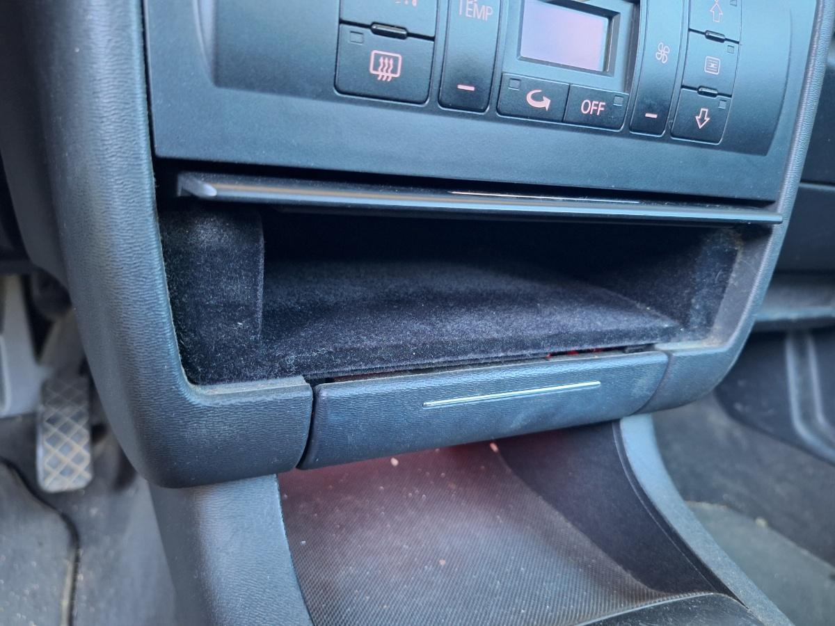 Interior sertar consola centrala AUDI A3 8L1 1996 - 2006 1.9 TDI ASZ