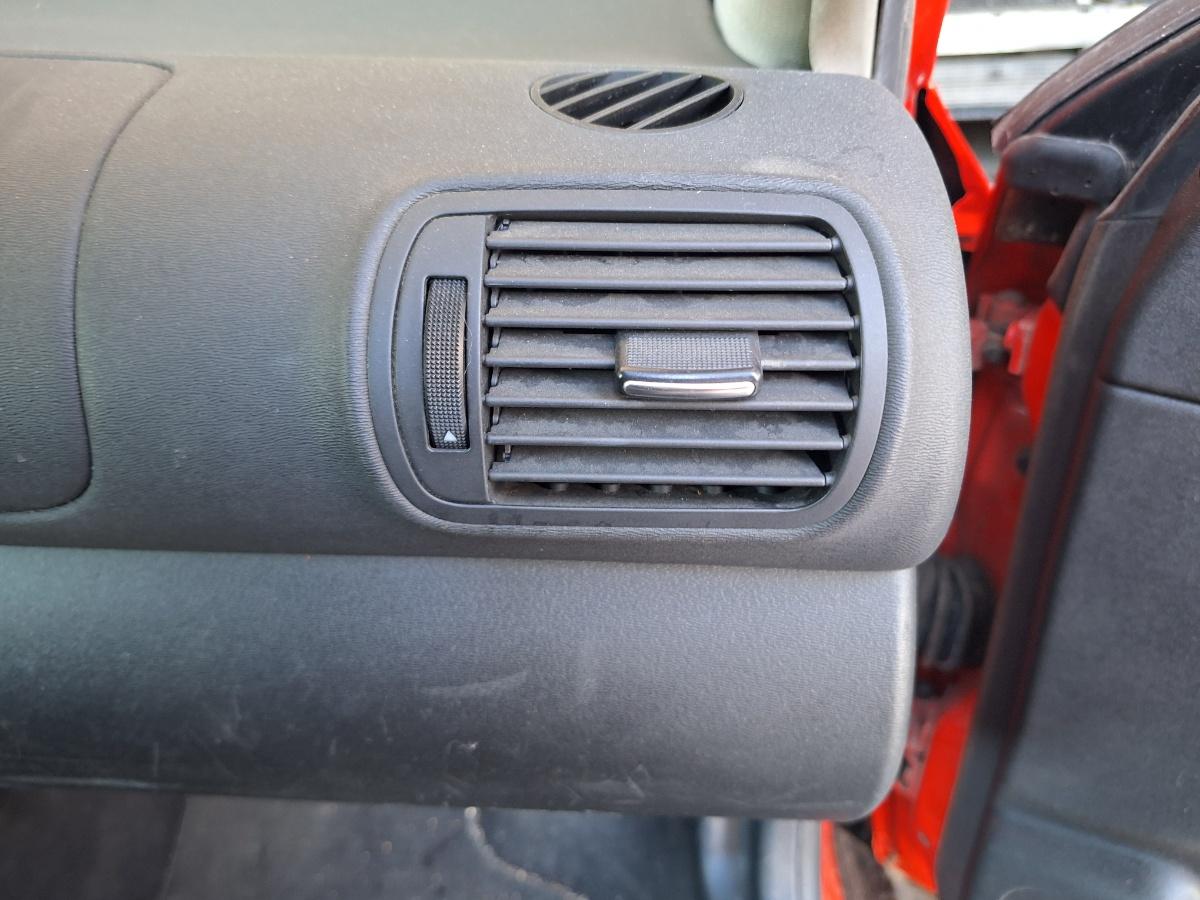 Grila de ventilatie laterala panou de bord dreapta AUDI A3 8L1 1996 - 2006 1.9 TDI ASZ