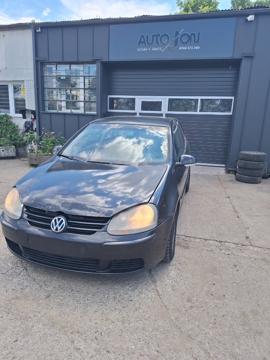 Dezmembrez VOLKSWAGEN GOLF V 1K1 2003 1.9 TDI BKC 77KW|105HP