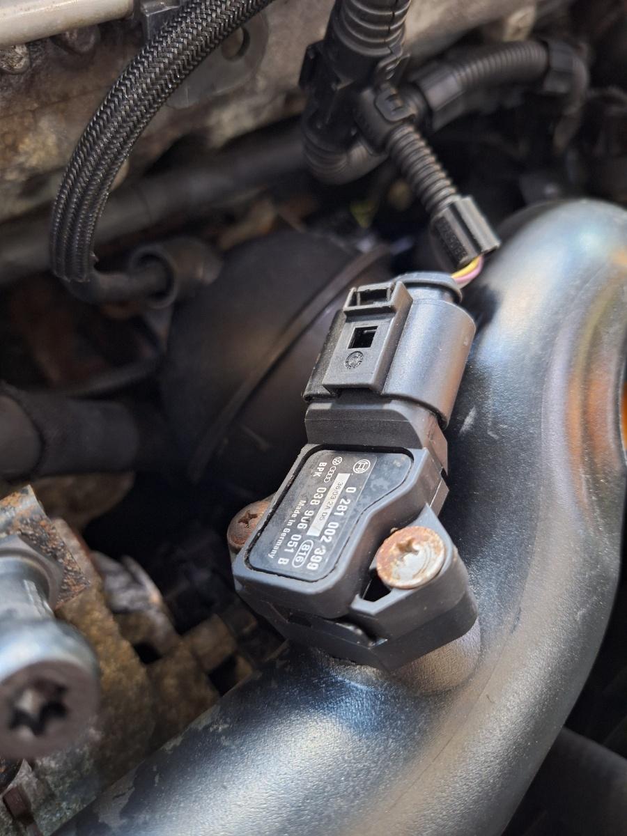 Senzor presiune turbo VOLKSWAGEN GOLF V 1K1 2003 - 2009 1.9 TDI BKC, BLS, BXE BOSCH 0281002399 038906051B