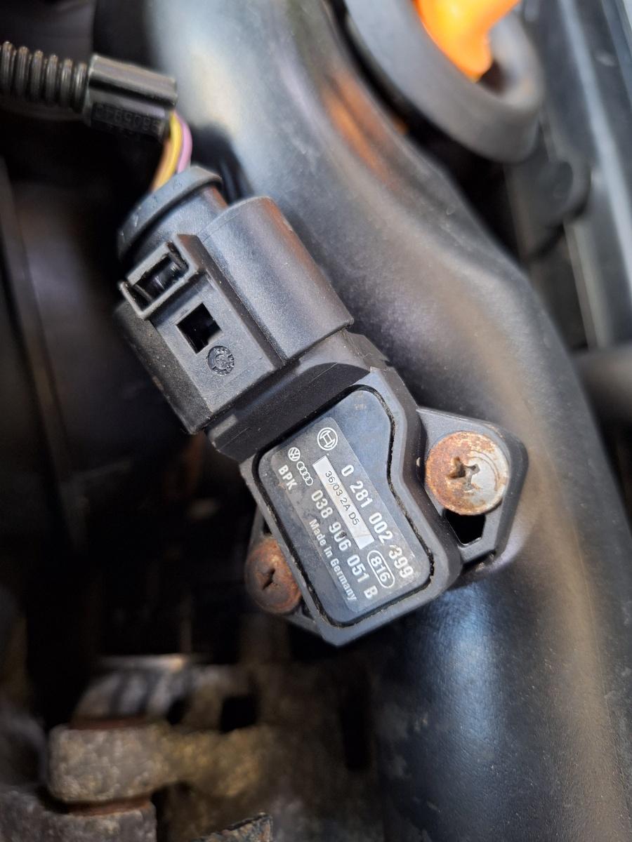 Senzor presiune turbo VOLKSWAGEN GOLF V 1K1 2003 - 2009 1.9 TDI BKC, BLS, BXE BOSCH 0281002399 038906051B