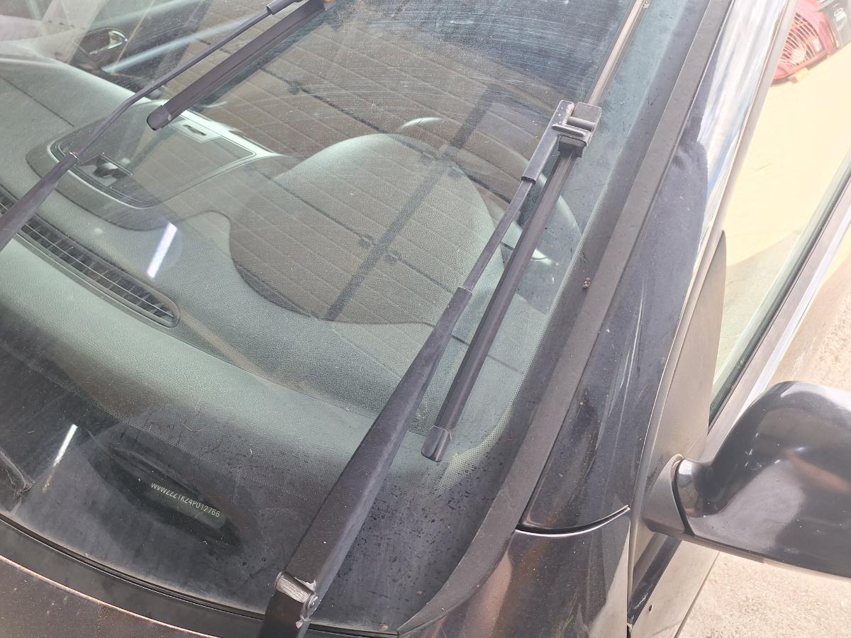 Brat stergator parbriz stanga VOLKSWAGEN GOLF V 1K1 2003 - 2009 1.9 TDI BKC, BLS, BXE 1K1955409