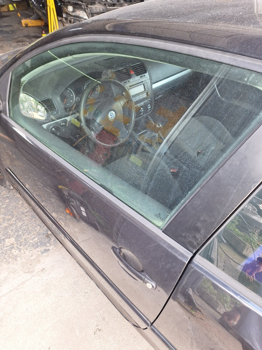 Geam portiera fata (coupé) stanga VOLKSWAGEN GOLF V 1K1 2003 - 2009 1.9 TDI BKC, BLS, BXE SAINT-GOBAIN 43R-001057