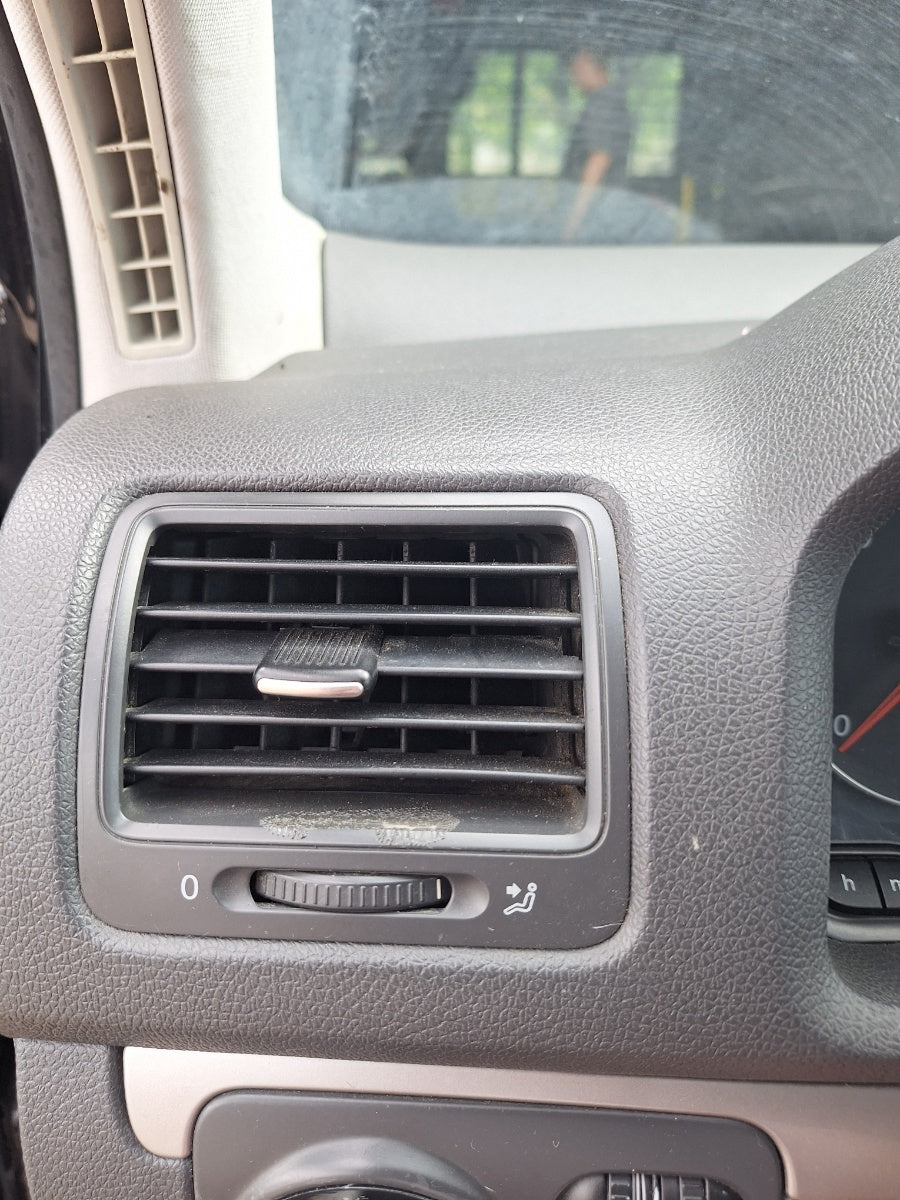 Grila de ventilatie laterala panou de bord stanga VOLKSWAGEN GOLF V 1K1 2003 - 2009 1.9 TDI BKC, BLS, BXE