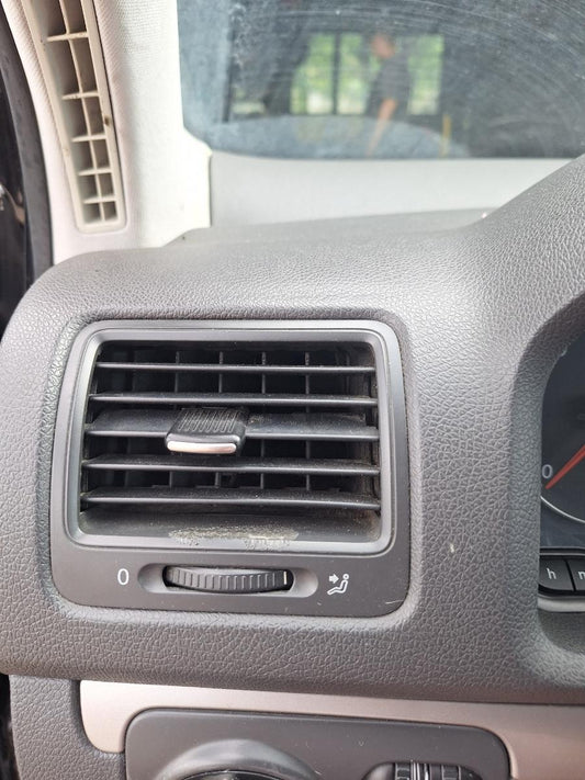 Grila de ventilatie laterala panou de bord stanga VOLKSWAGEN GOLF V 1K1 2003 - 2009 1.9 TDI BKC, BLS, BXE