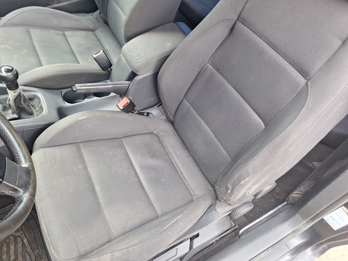 Scaun fata sofer stanga cu incalzire VOLKSWAGEN GOLF V 1K1 2003 - 2009 1.9 TDI BKC, BLS, BXE