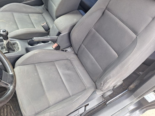 Scaun fata sofer stanga cu incalzire VOLKSWAGEN GOLF V 1K1 2003 - 2009 1.9 TDI BKC, BLS, BXE
