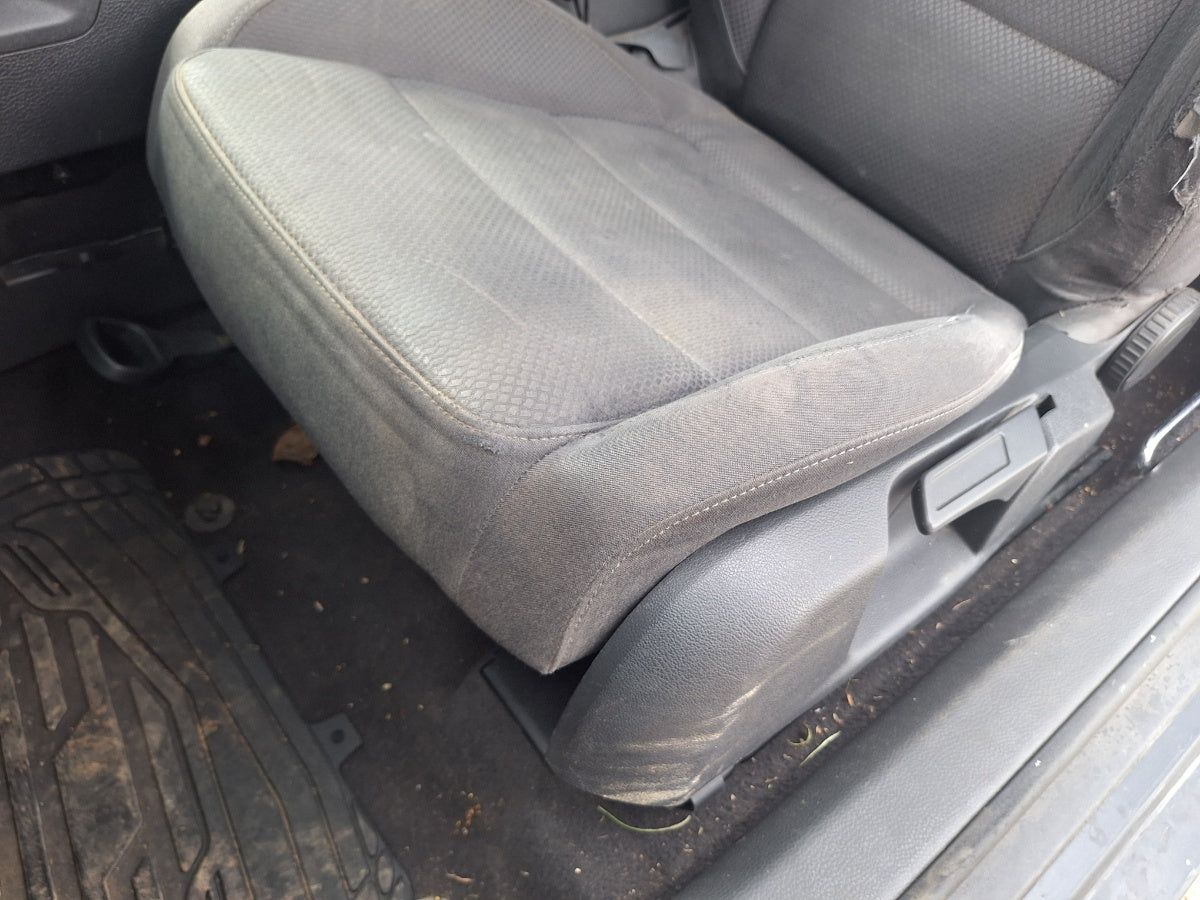 Scaun fata sofer stanga cu incalzire VOLKSWAGEN GOLF V 1K1 2003 - 2009 1.9 TDI BKC, BLS, BXE