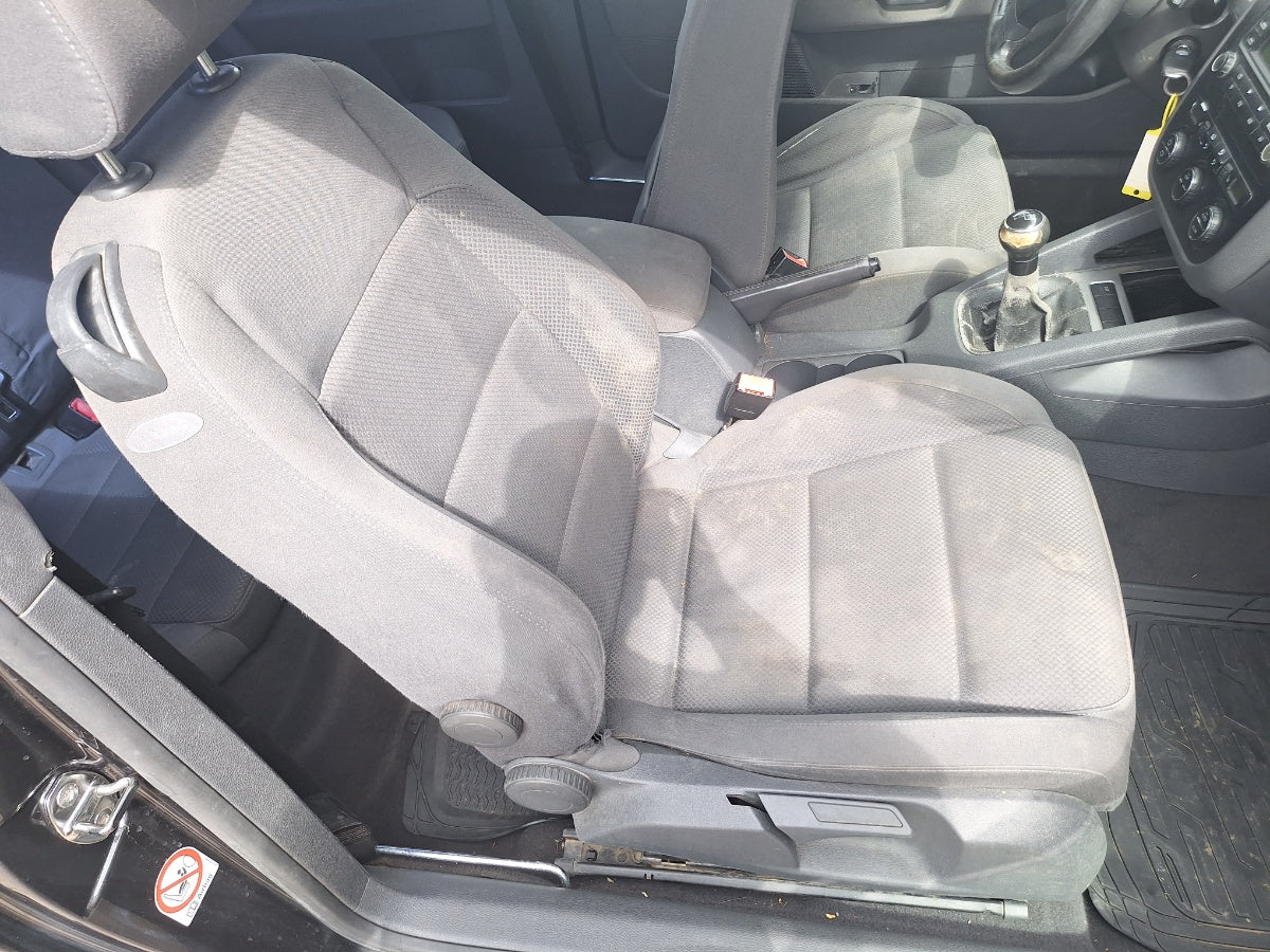 Scaun fata, pasager dreapta cu incalzire VOLKSWAGEN GOLF V 1K1 2003 - 2009 1.9 TDI BKC, BLS, BXE