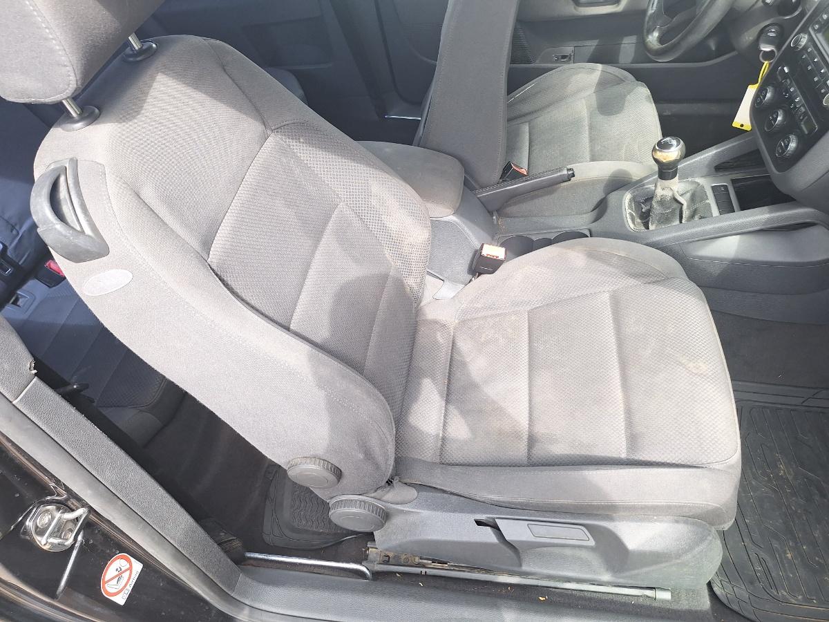 Scaun fata, pasager dreapta cu incalzire VOLKSWAGEN GOLF V 1K1 2003 - 2009 1.9 TDI BKC, BLS, BXE