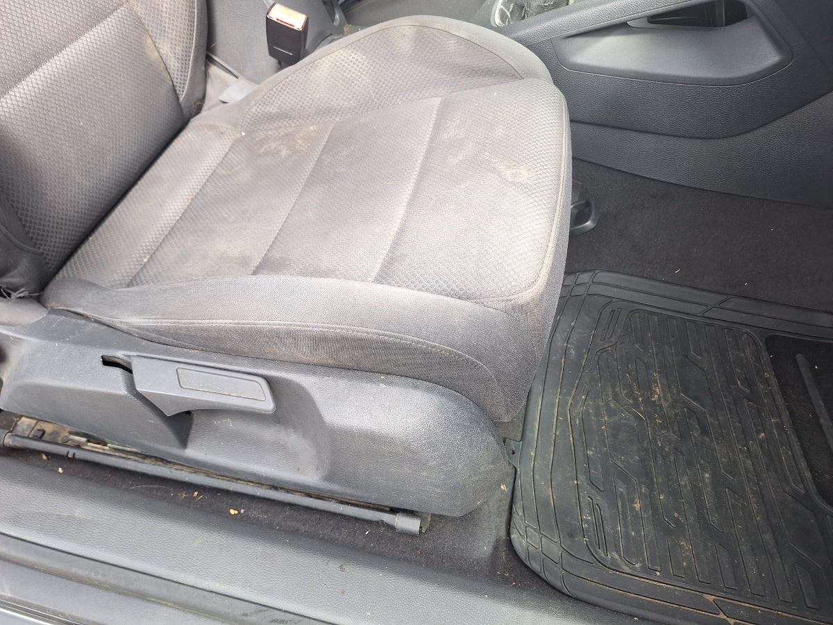 Scaun fata, pasager dreapta cu incalzire VOLKSWAGEN GOLF V 1K1 2003 - 2009 1.9 TDI BKC, BLS, BXE
