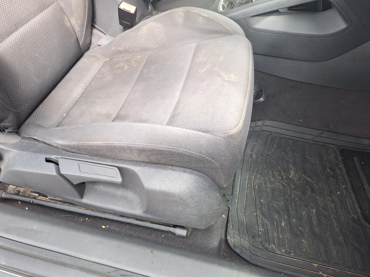 Scaun fata, pasager dreapta cu incalzire VOLKSWAGEN GOLF V 1K1 2003 - 2009 1.9 TDI BKC, BLS, BXE