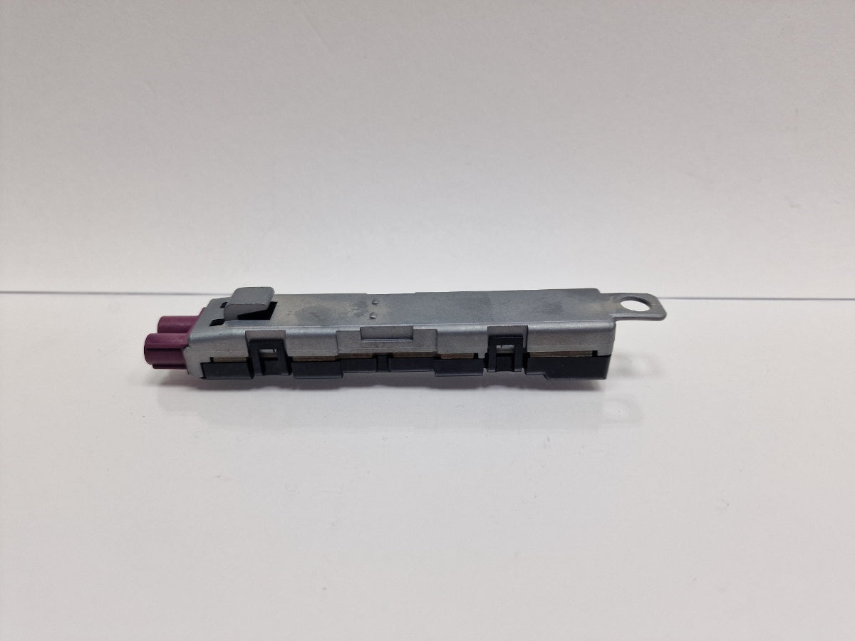 Amplificator semnal antena AUDI Q5 8RB 2008 -> 2.0 TDI quattro CAHA, CGLB, CMGA 8R0035225C