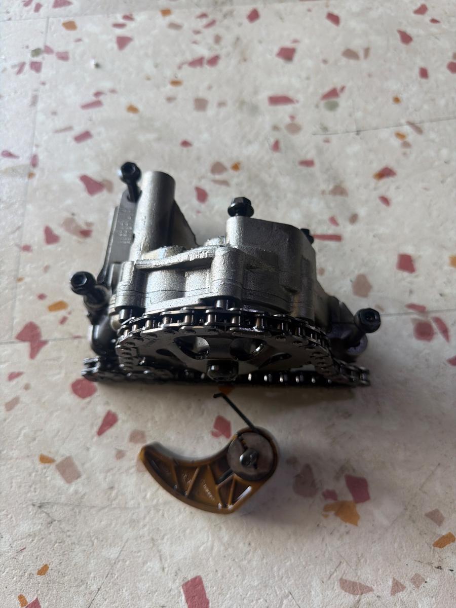 Pompa de ulei AUDI A4 III Avant 8ED, B7 2004 - 2008 1.9 TDI BKE, BRB 06A115105B