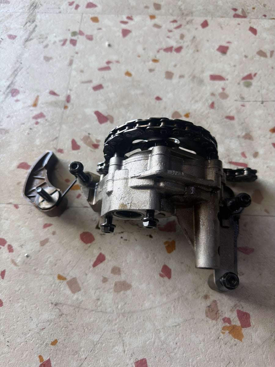 Pompa de ulei AUDI A4 III Avant 8ED, B7 2004 - 2008 1.9 TDI BKE, BRB 06A115105B