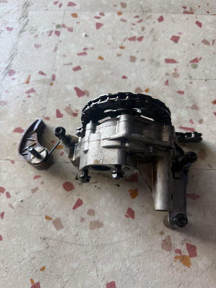 Pompa de ulei AUDI A4 III Avant 8ED, B7 2004 - 2008 1.9 TDI BKE, BRB 06A115105B