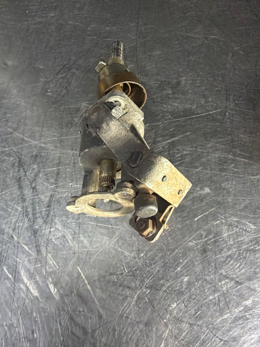 Selector de viteze in cutia de viteze VOLKSWAGEN GOLF III Variant 1H5 1993 - 1999 1.9 TDI 1Z, AHU, ALE 02A301232J