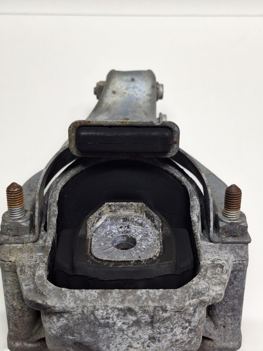 Suport tampon motor dreapta AUDI Q5 8RB 2008 -> 2.0 TDI quattro CAHA, CGLB, CMGA 8K0399060A