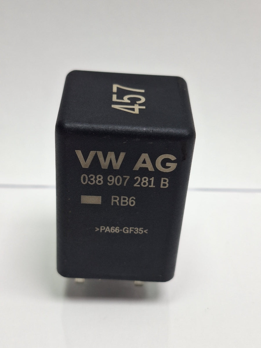 Releu preincalzire bujii incandescente AUDI Q5 8RB 2008 -> 2.0 TDI quattro CAHA, CGLB, CMGA BOSCH 0281003032 038907281B