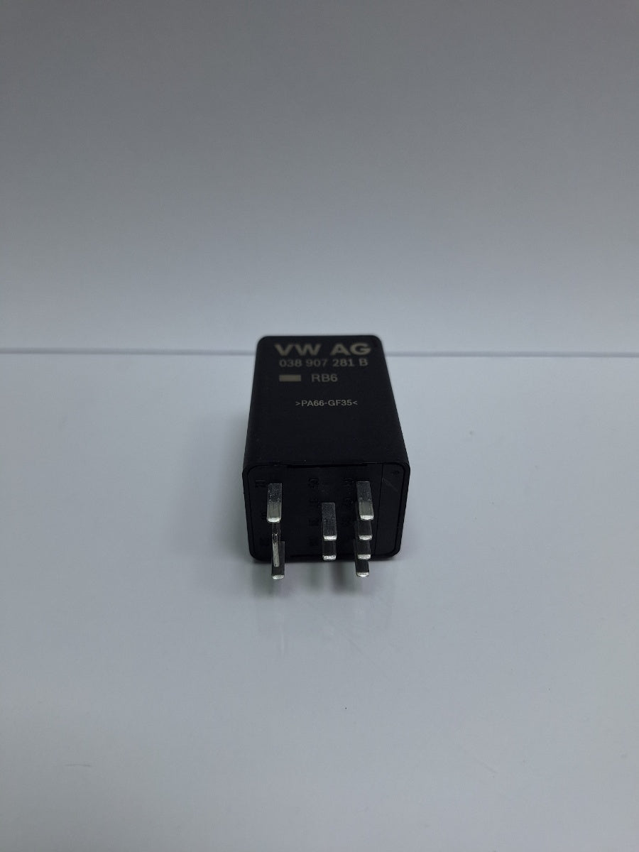 Releu preincalzire bujii incandescente AUDI Q5 8RB 2008 -> 2.0 TDI quattro CAHA, CGLB, CMGA BOSCH 0281003032 038907281B