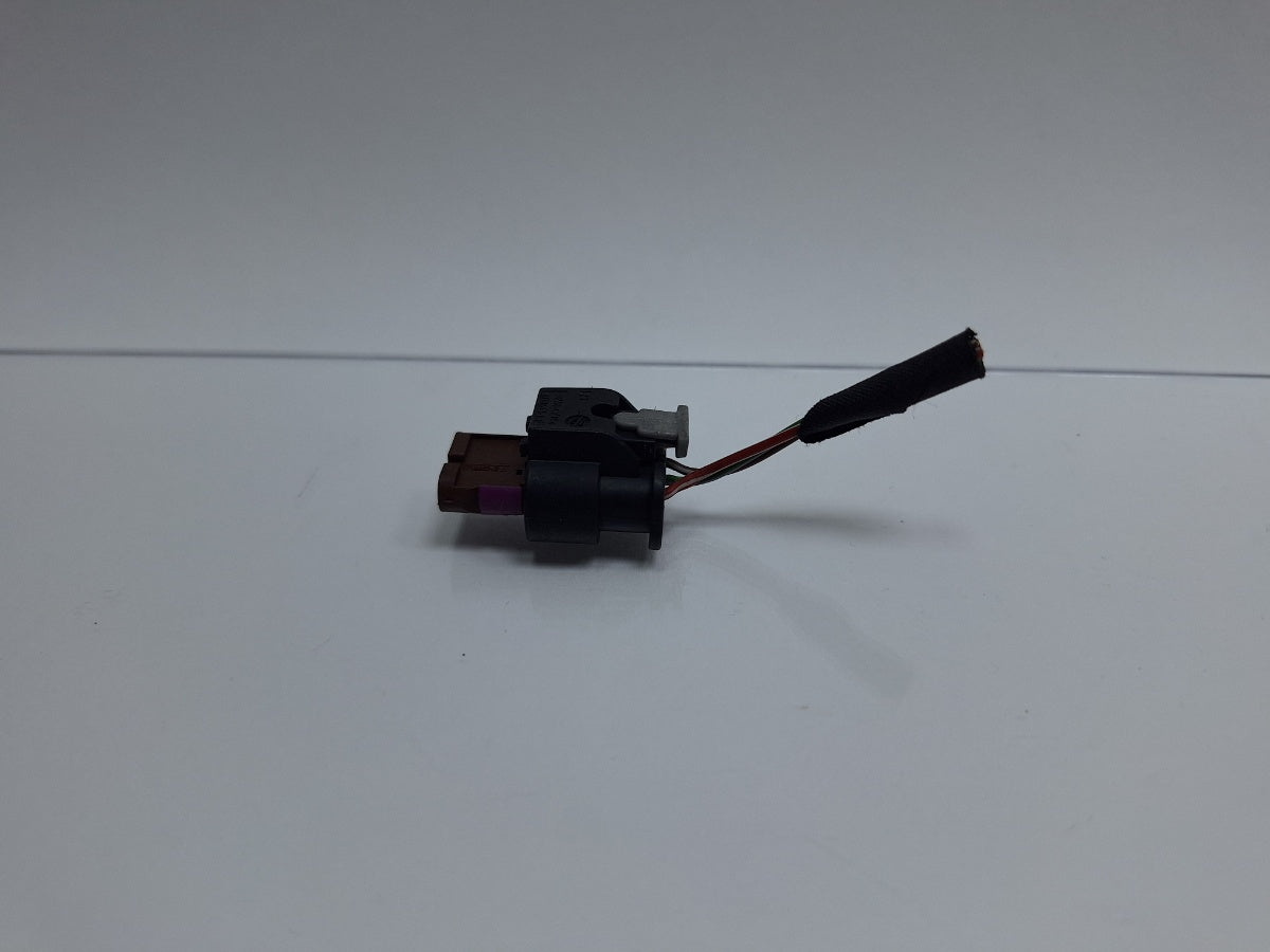 Mufa conector 3 pini AUDI Q5 8RB 2008 -> 2.0 TDI quattro CAHA, CGLB, CMGA 4F0973703A