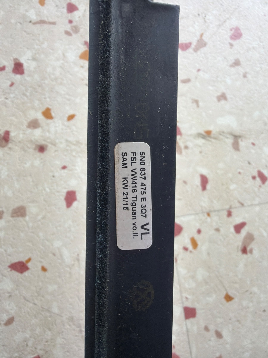 Perie geam portiera fata stanga VOLKSWAGEN TIGUAN 5N_ 2007 -> 2.0 TDI CBAB, CFFB 5N0837475E