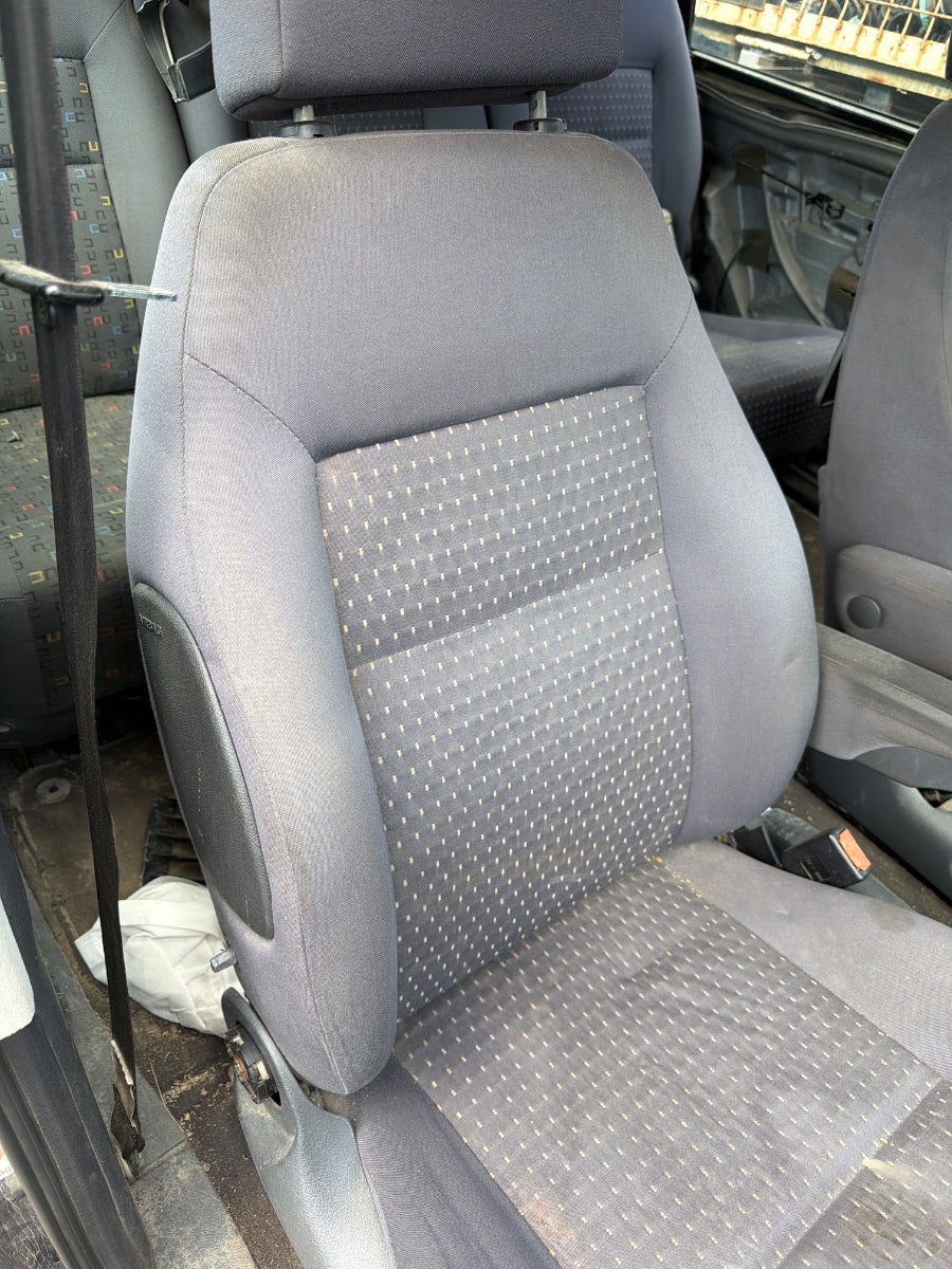 Scaun fata, pasager dreapta SEAT ALHAMBRA 7V8, 7V9 1996 - 2010 1.9 TDI AUY, BVK