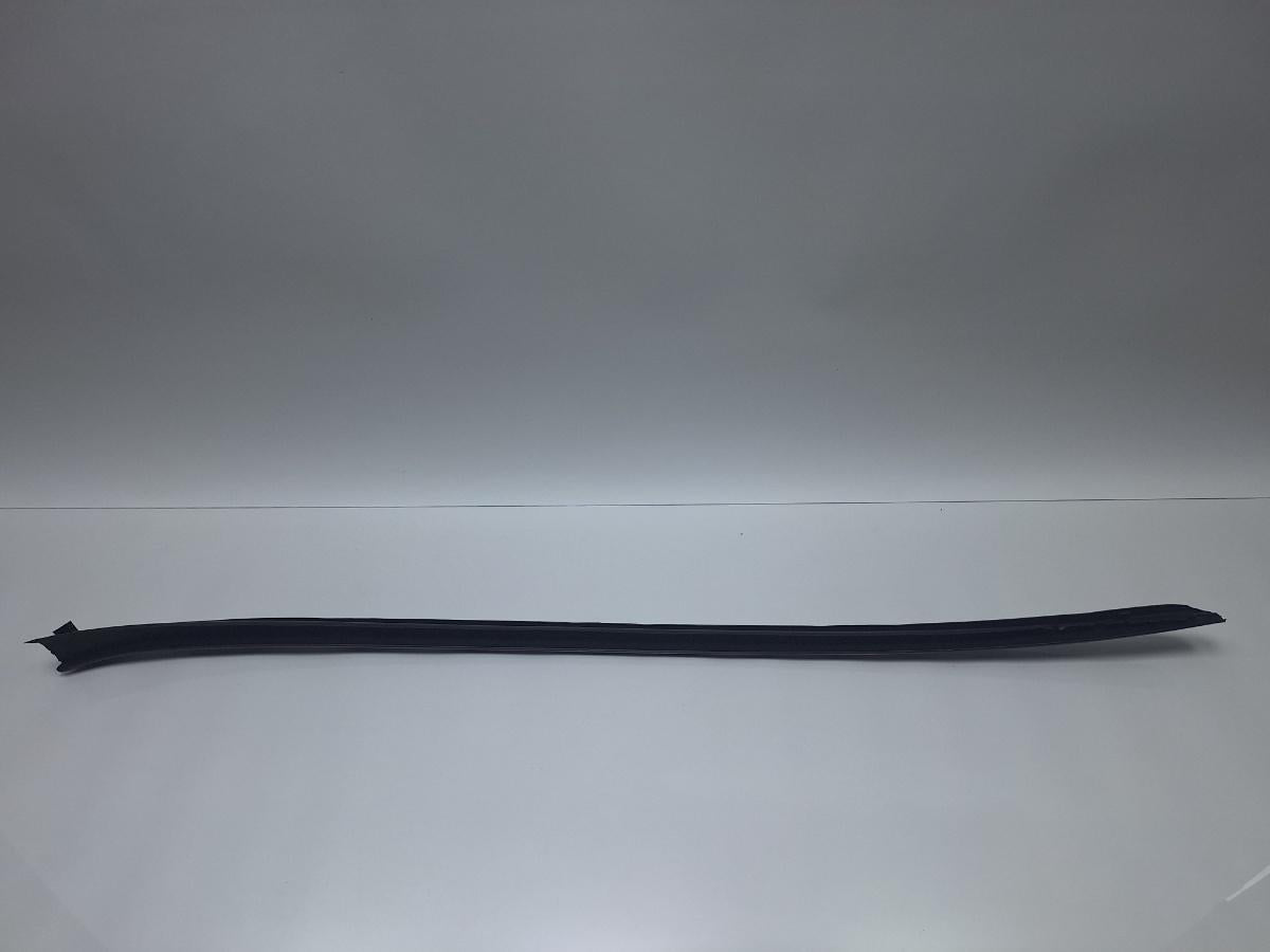 Ornament parbriz stanga AUDI Q5 8RB 2008 -> 2.0 TDI quattro CAHA, CGLB, CMGA 8R0854327A