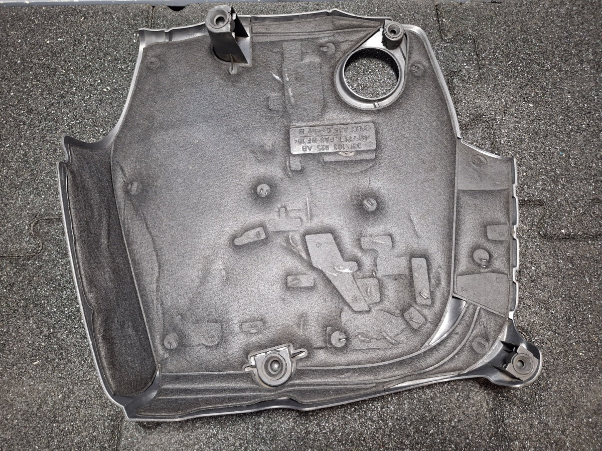 Capac motor (ornament) AUDI Q5 8RB 2008 -> 2.0 TDI quattro CAHA, CGLB, CMGA 03L103925AB