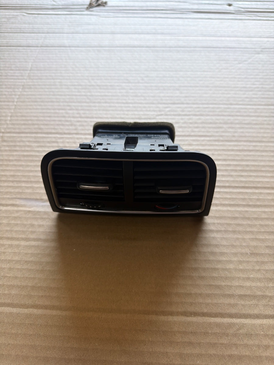 Grila de ventilatie spate AUDI A4 IV Avant 8K5, B8 2007 - 2015 2.0 TDI CAGA, CJCA, CMEA, CMFA 8K0819203