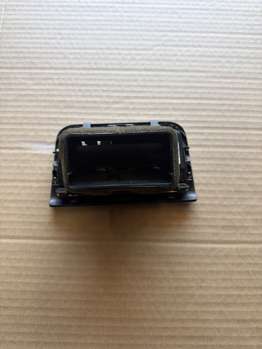 Grila de ventilatie spate AUDI A4 IV Avant 8K5, B8 2007 - 2015 2.0 TDI CAGA, CJCA, CMEA, CMFA 8K0819203