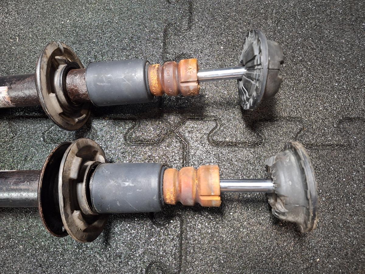 Set amortizoare fata AUDI Q5 8RB 2008 -> 2.0 TDI quattro CAHA, CGLB, CMGA 8R0413031F