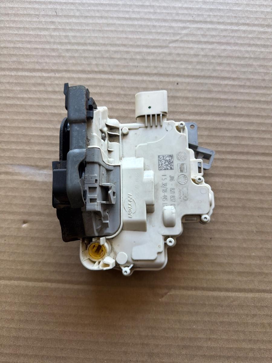 Incuietoare portiera fata stanga AUDI A4 IV Avant 8K5, B8 2007 - 2015 2.0 TDI CAGA, CJCA, CMEA, CMFA 8J1837015A
