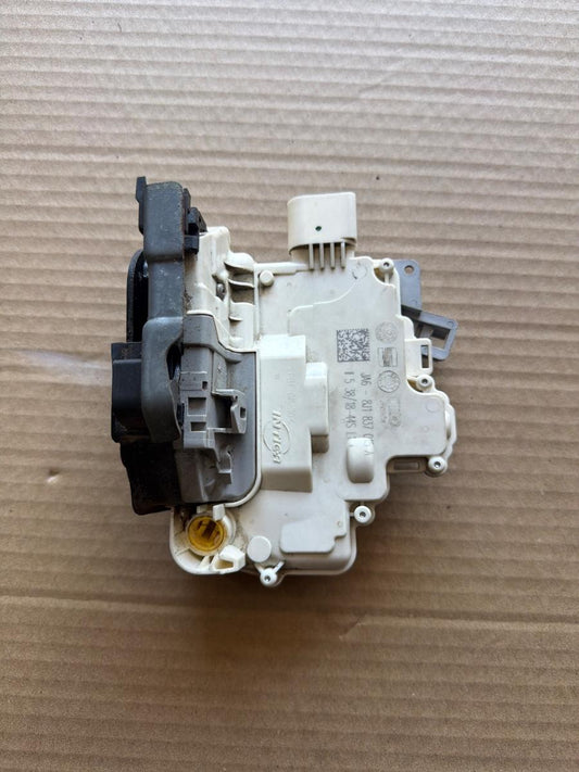 Incuietoare portiera fata stanga AUDI A4 IV Avant 8K5, B8 2007 - 2015 2.0 TDI CAGA, CJCA, CMEA, CMFA 8J1837015A