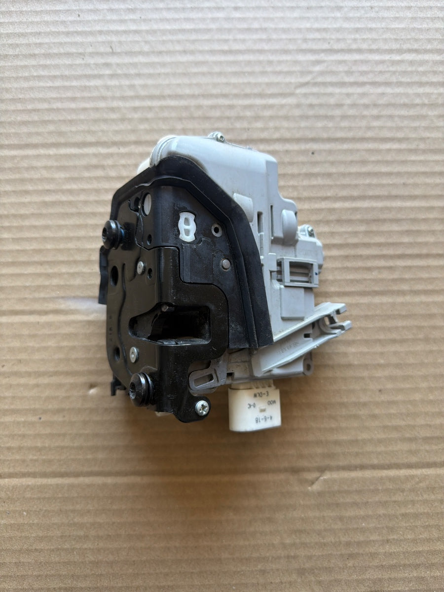 Incuietoare portiera fata stanga AUDI A4 IV Avant 8K5, B8 2007 - 2015 2.0 TDI CAGA, CJCA, CMEA, CMFA 8J1837015A