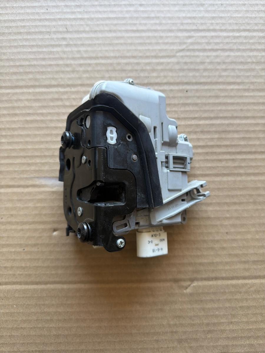 Incuietoare portiera fata stanga AUDI A4 IV Avant 8K5, B8 2007 - 2015 2.0 TDI CAGA, CJCA, CMEA, CMFA 8J1837015A