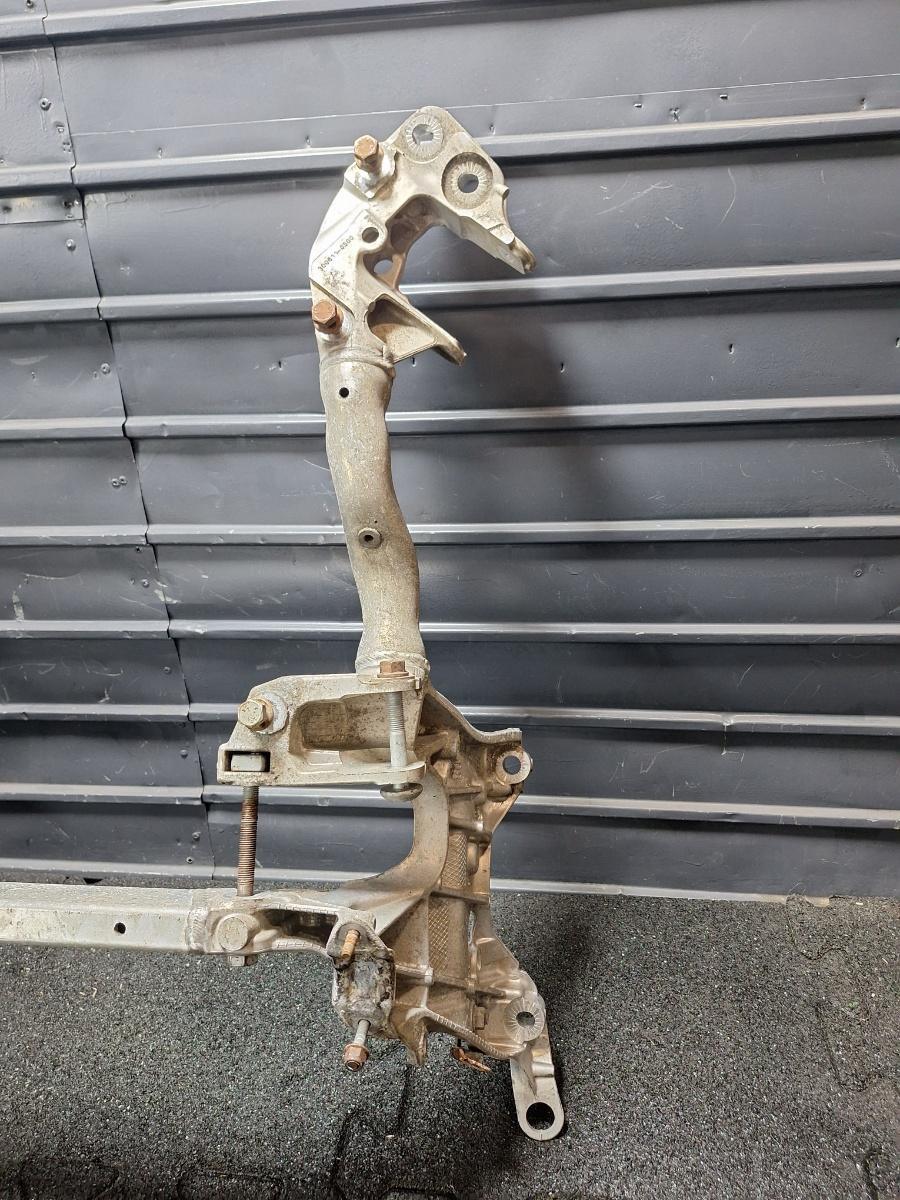 Punte fata jug motor AUDI Q5 8RB 2008 -> 2.0 TDI quattro CAHA, CGLB, CMGA 8R0399315K