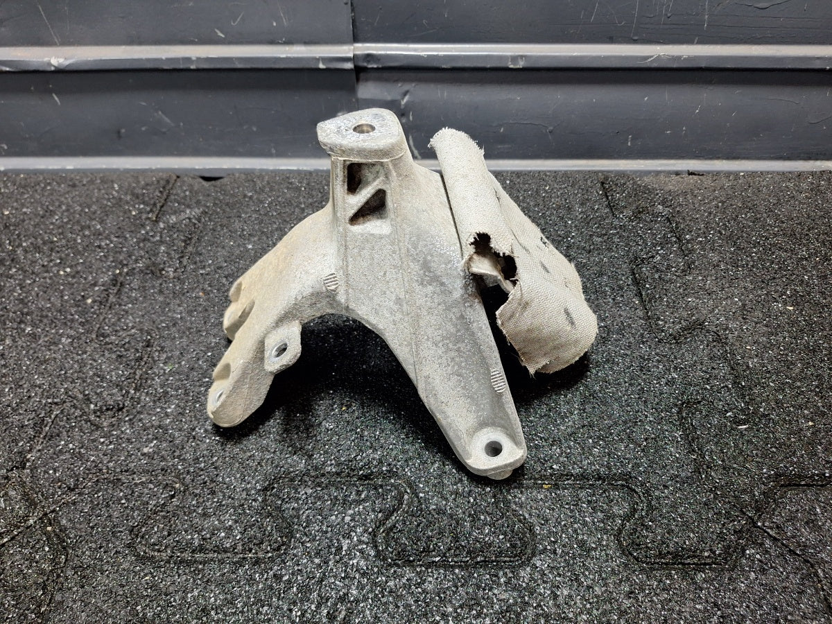 Suport tampon motor dreapta AUDI Q5 8RB 2008 -> 2.0 TDI quattro CAHA, CGLB, CMGA 8K0199308BE