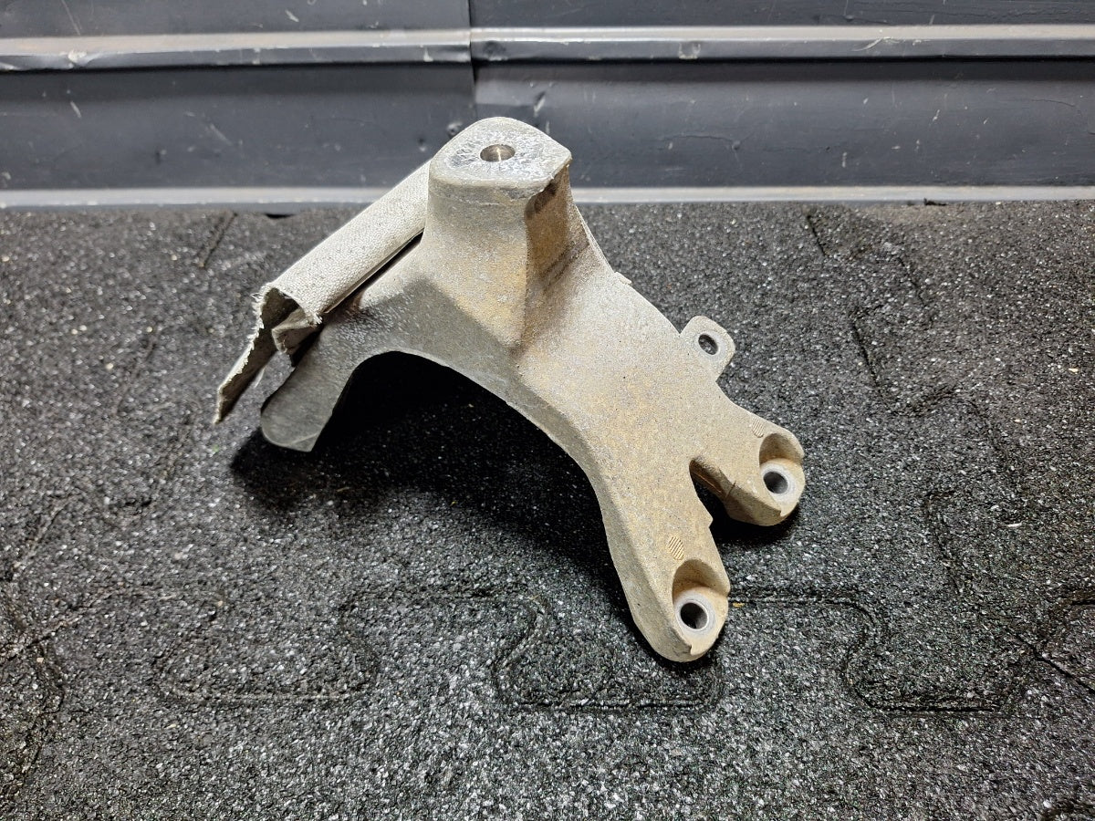 Suport tampon motor dreapta AUDI Q5 8RB 2008 -> 2.0 TDI quattro CAHA, CGLB, CMGA 8K0199308BE
