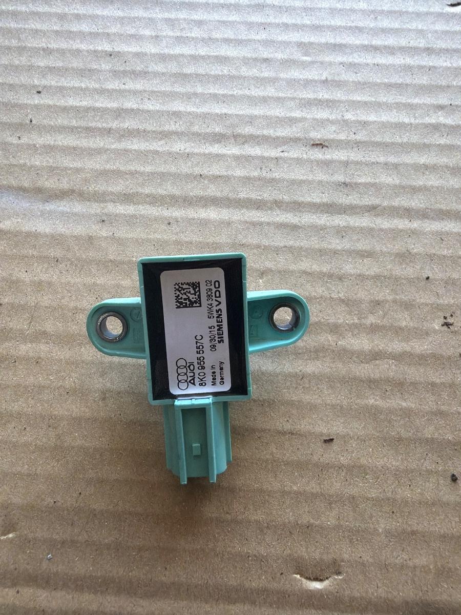 Senzor de impact airbag AUDI A4 IV Avant 8K5, B8 2007 - 2015 2.0 TDI CAGA, CJCA, CMEA, CMFA 8K0955557C